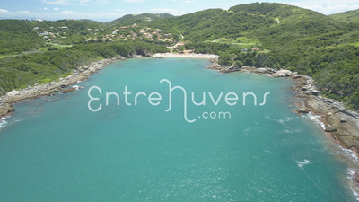 Praia do Forno em Búzios entre Falésias Verdes