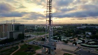 Torre de TV de Brasília ao entardecer