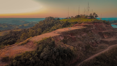 Paisagem montanha e pôr do sol