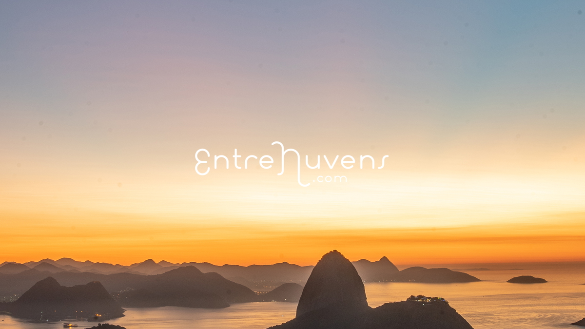 Nascer do sol no Rio de Janeiro, foto vertical