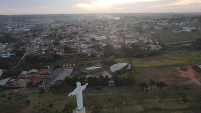 Vista do por do sol, atrás do Cristo Redentor de Avaré!