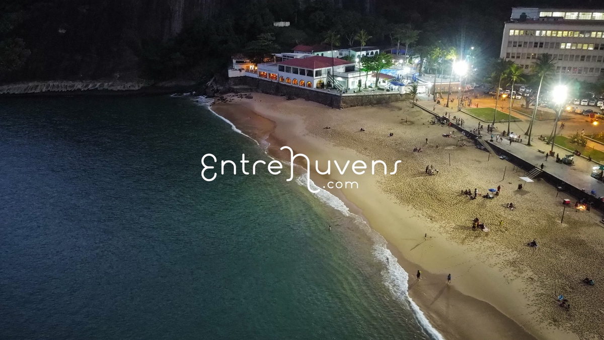 Praia do Vermelho de noite